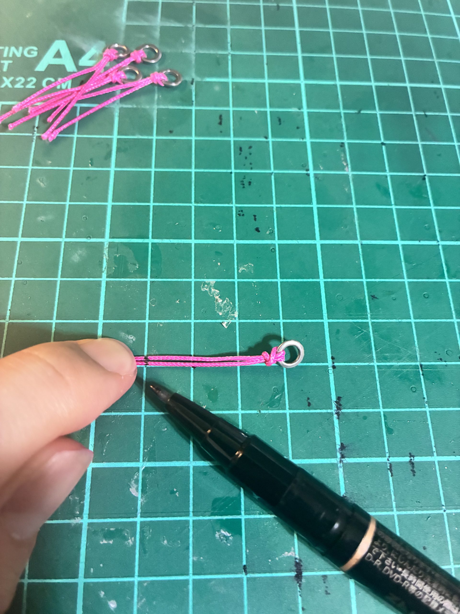 ラインの結束作業